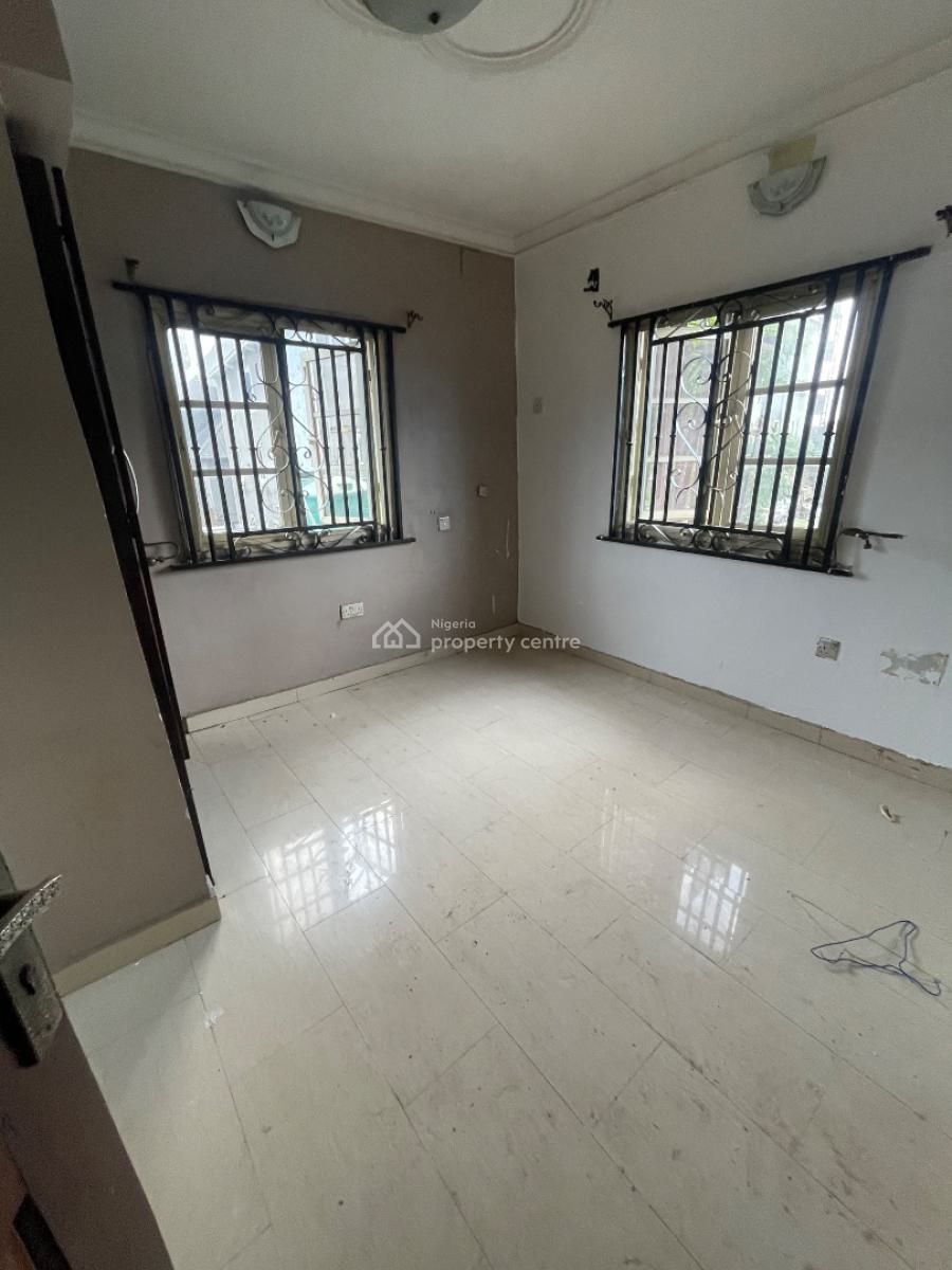 Standard 2 Bedroom Flat, Huges Avenue, Alagomeji, Yaba, Lagos, Flat / Apartment for Rent