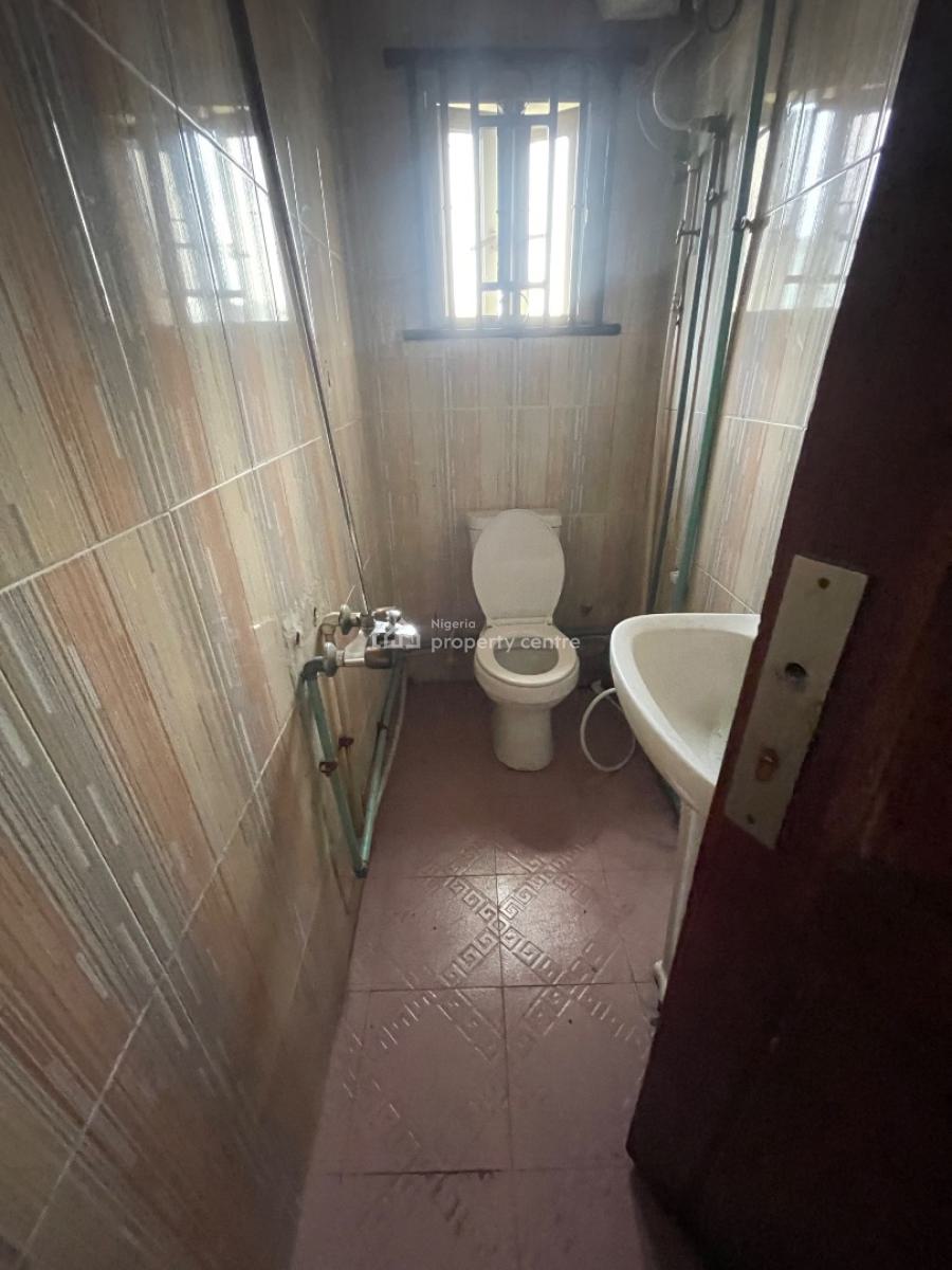 Standard 2 Bedroom Flat, Huges Avenue, Alagomeji, Yaba, Lagos, Flat / Apartment for Rent