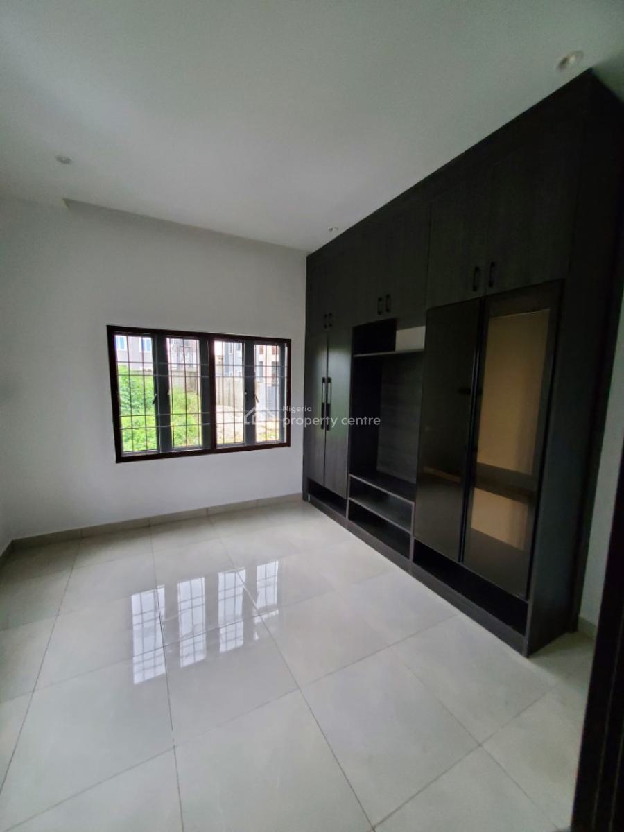 Spacious Three Bedroom Flat with Servant Room, Dantata Estate, Fo1 Layout, Kubwa, Abuja, Flat / Apartment for Rent