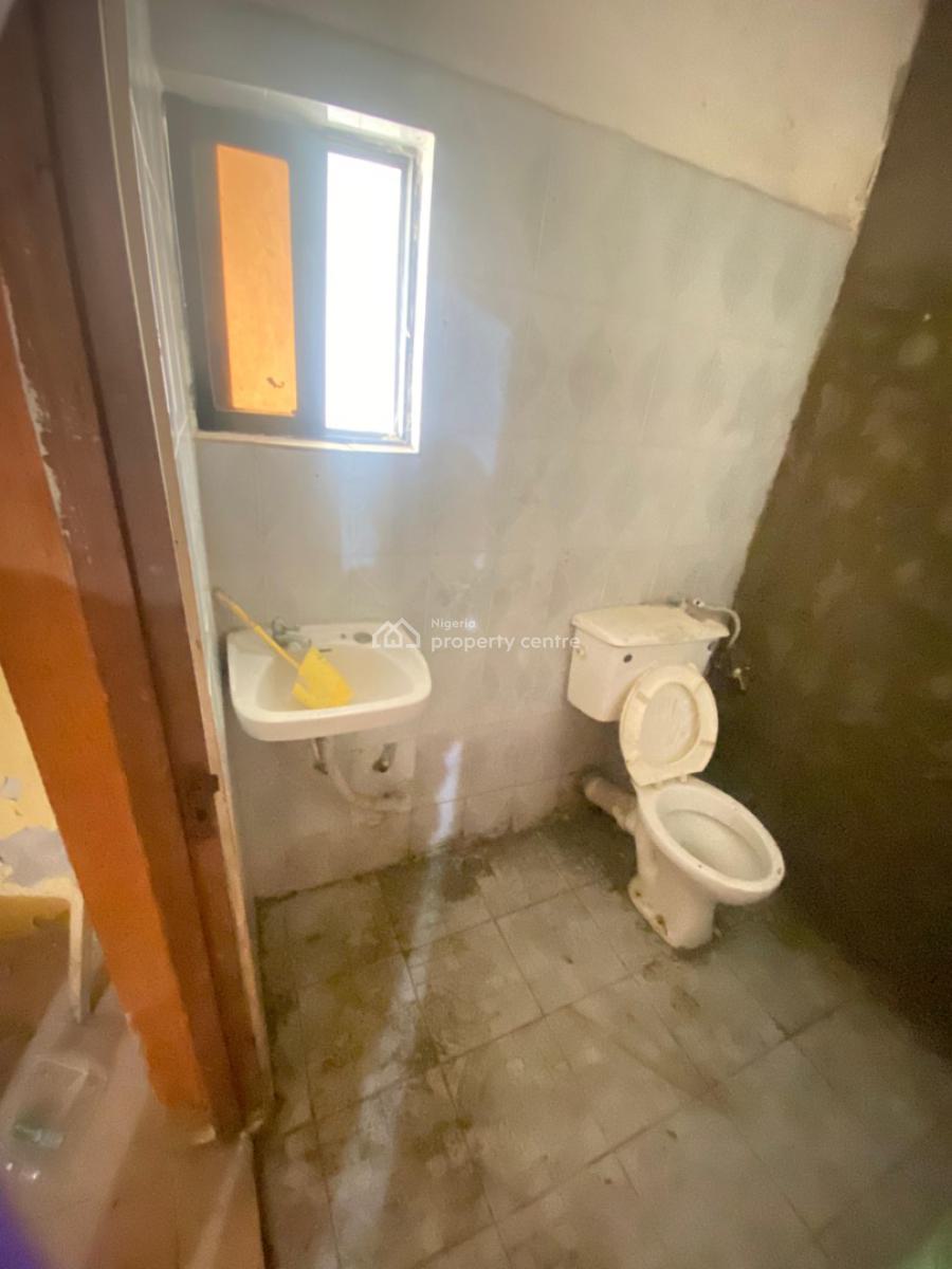 Well Maintained 2 Bedroom Apartment, Majek, Sangotedo, Ajah, Lagos, Flat / Apartment for Rent