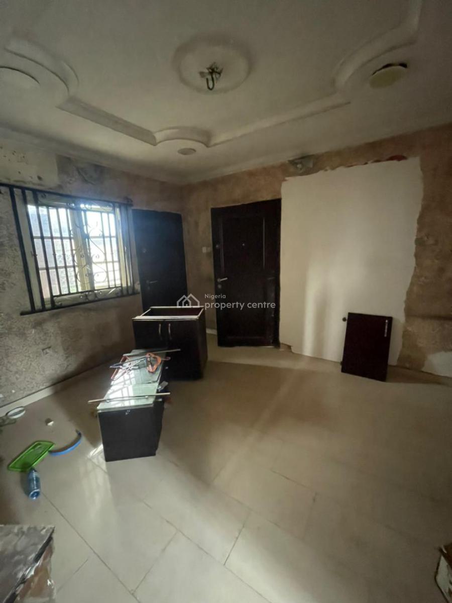 Standard and Executive 2 Bedroom Flat, Adekunle, Yaba, Lagos, Flat / Apartment for Rent