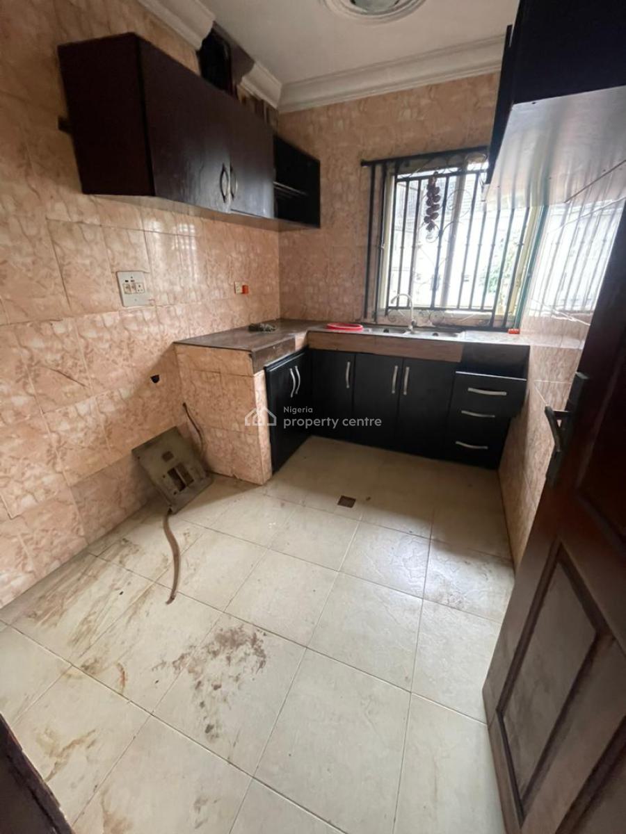 Standard and Executive 2 Bedroom Flat, Adekunle, Yaba, Lagos, Flat / Apartment for Rent