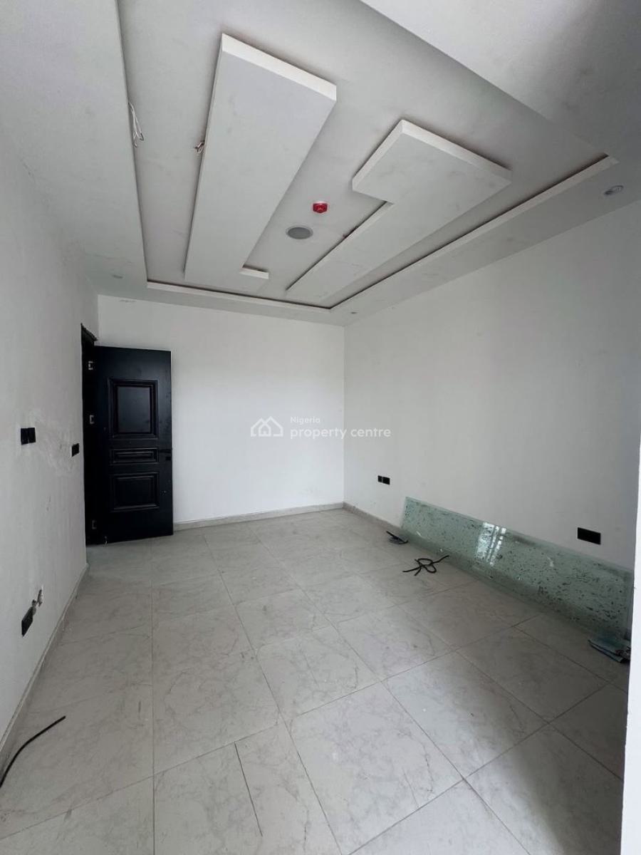 Beautifully Built 2 Bedroom Apartment with Swimming Pool ,gym &elevator, Lekki Phase 1, Lekki, Lagos, Flat / Apartment for Sale