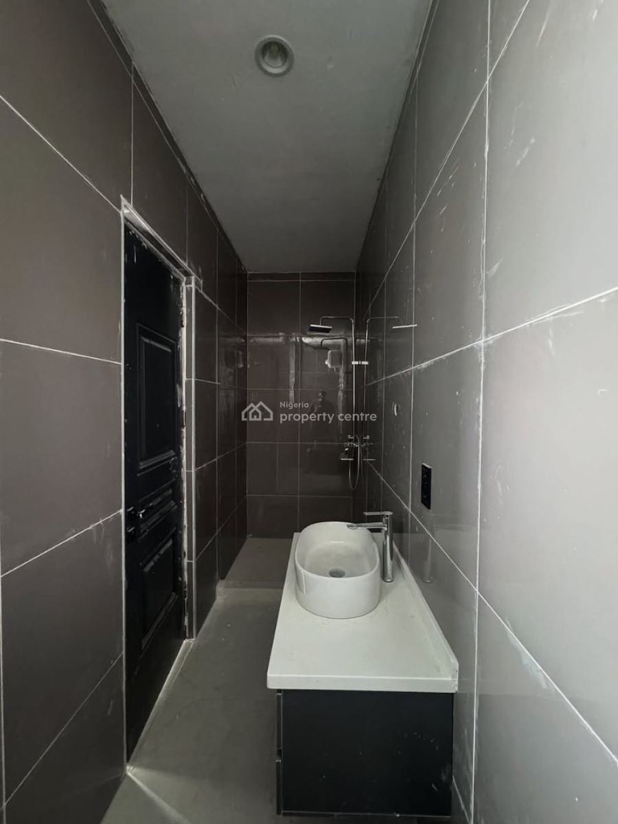 Beautifully Built 2 Bedroom Apartment with Swimming Pool ,gym &elevator, Lekki Phase 1, Lekki, Lagos, Flat / Apartment for Sale