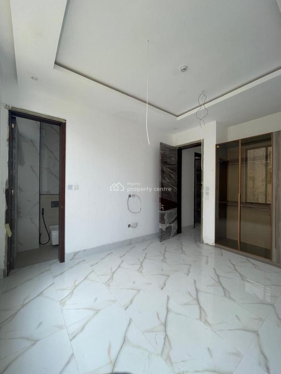 Spacious 2 Bedroom Apartment, Lekki Phase 1, Lekki, Lagos, Flat / Apartment for Rent