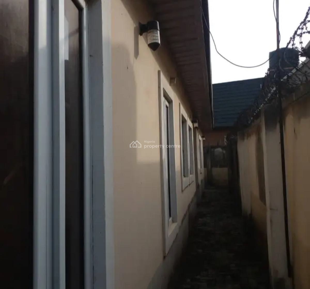 Well Maintained 4 Bedroom Bungalow, Ebute, Ikorodu, Lagos, Detached Bungalow for Sale