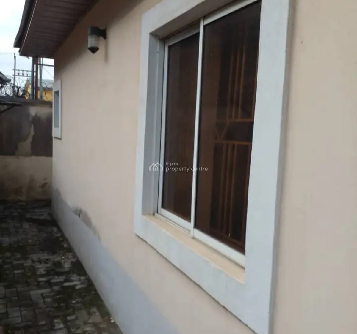 Well Maintained 4 Bedroom Bungalow, Ebute, Ikorodu, Lagos, Detached Bungalow for Sale