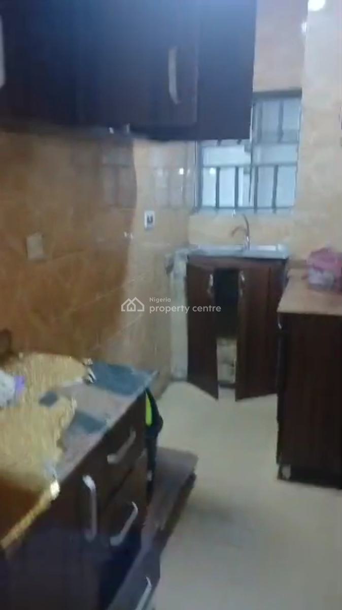 Executive, Very Decent and Spacious Upstairs Miniflat, Adekunle, Yaba, Lagos, Mini Flat (room and Parlour) for Rent