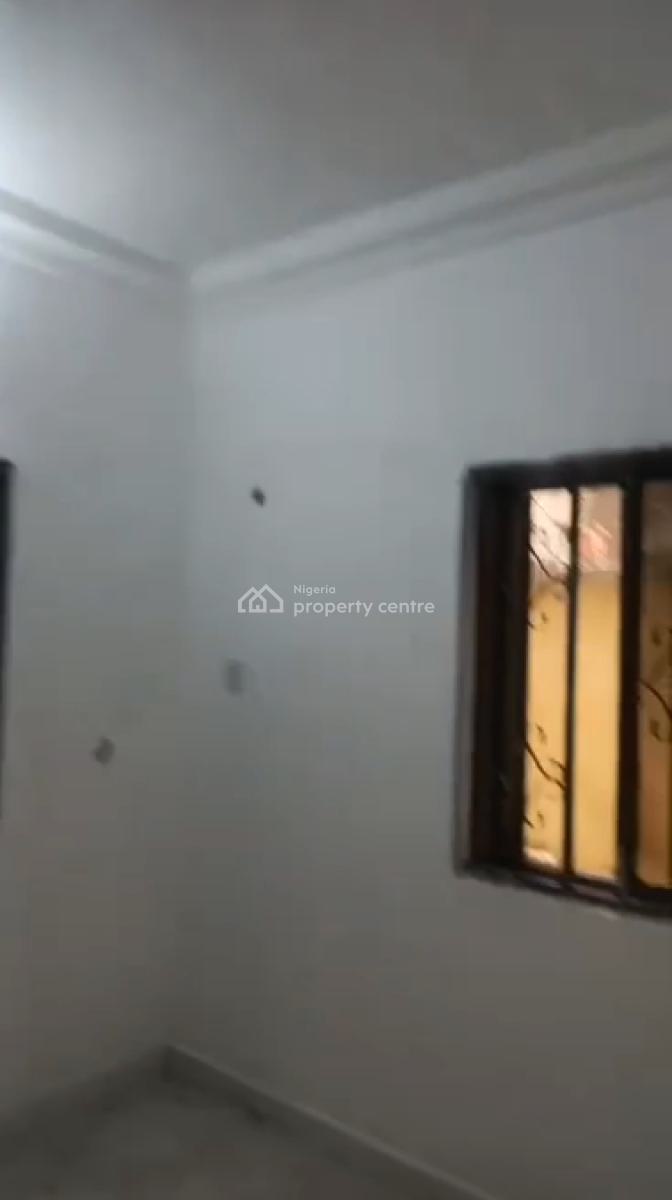 Specious and Very Decent 3 Bedroom Flat Alesh, Alagomeji, Yaba, Lagos, Flat / Apartment for Rent