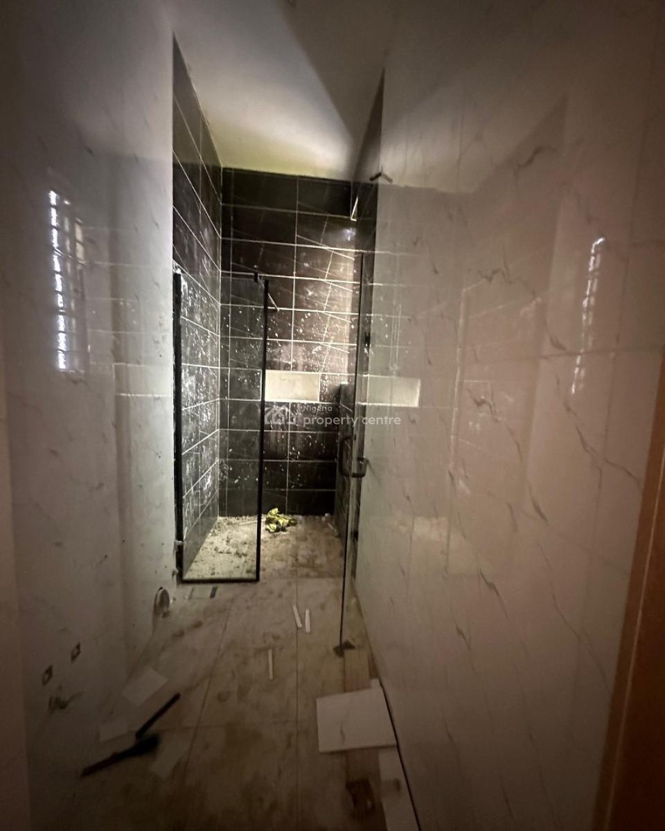 Serviced 2 Bedroom Apartment with Bq, Ologolo, Ologolo, Lekki, Lagos, Block of Flats for Sale