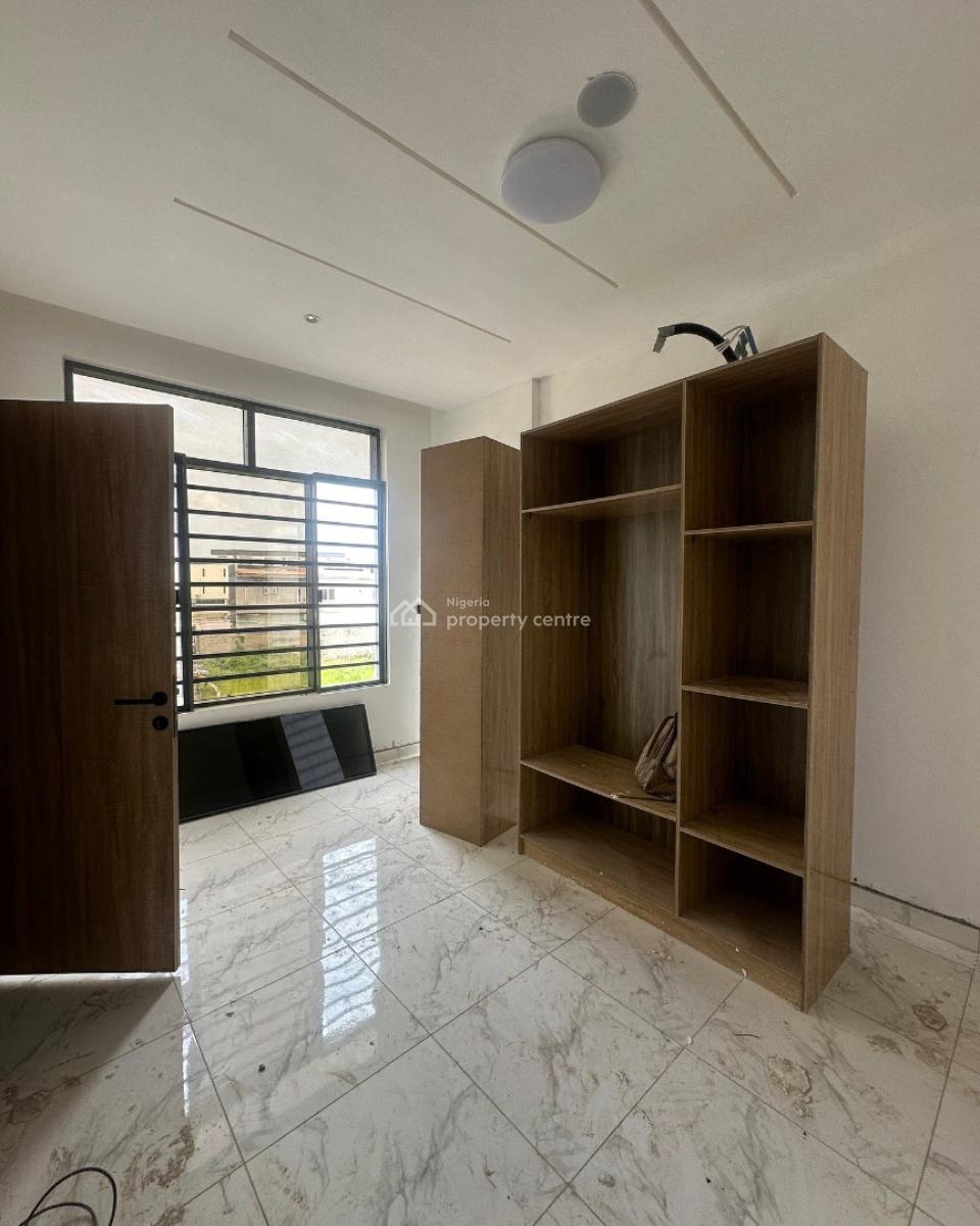 Serviced 2 Bedroom Apartment with Bq, Ologolo, Ologolo, Lekki, Lagos, Block of Flats for Sale