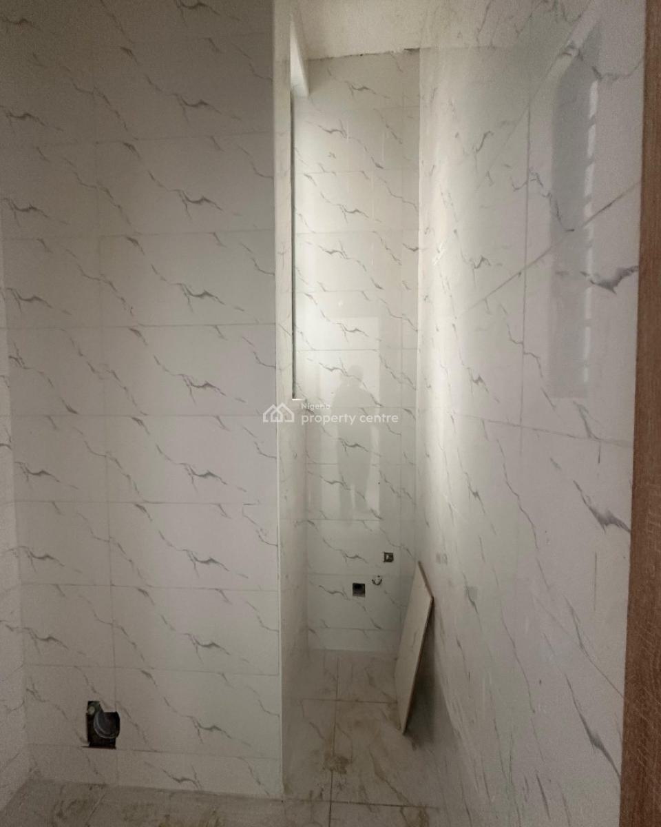 Serviced 2 Bedroom Apartment with Bq, Ologolo, Ologolo, Lekki, Lagos, Block of Flats for Sale