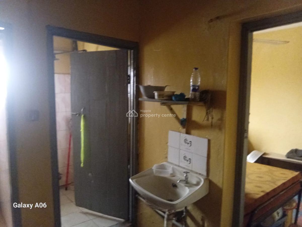 3 Bedrooms Flat, Jakande Estate, Isolo, Lagos, Flat / Apartment for Sale