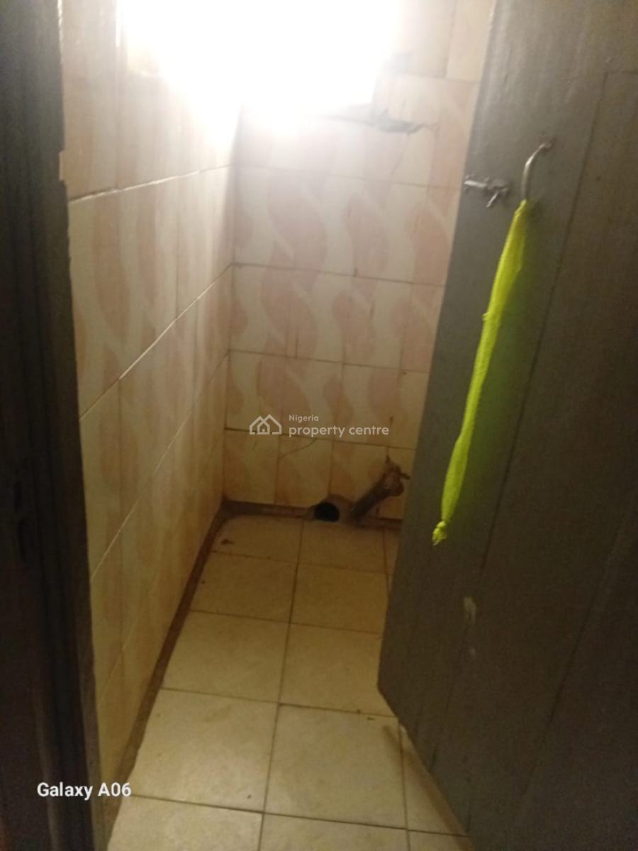 3 Bedrooms Flat, Jakande Estate, Isolo, Lagos, Flat / Apartment for Sale
