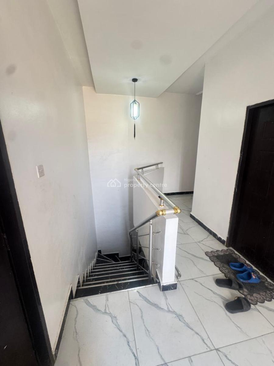 Shared Master Bedroom Apartment at Orchid Road, Shared Master Bedroom Apartment at Van Daniels, Lekki, Lagos, House for Rent