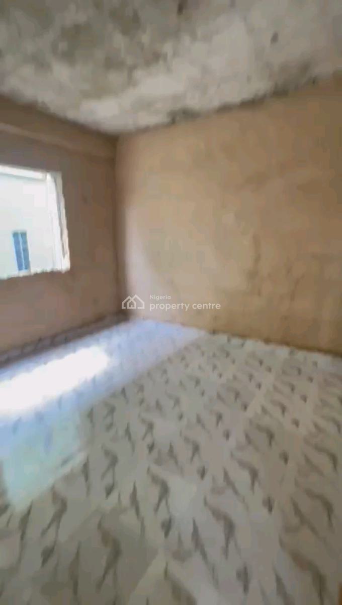 Standard and Executive  Two Bedroom Flat, Abeokuta Street, Adekunle, Yaba, Lagos, Flat / Apartment for Rent