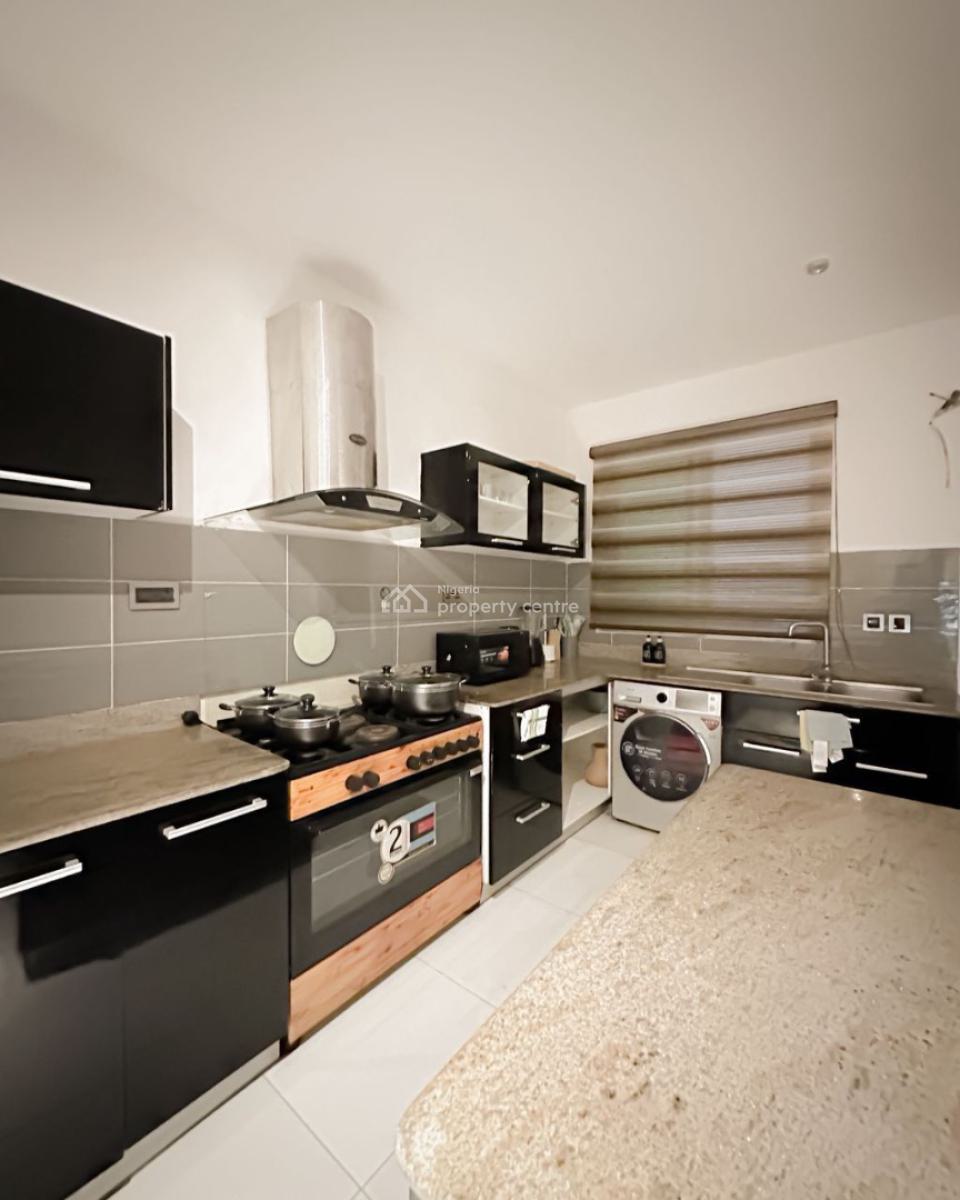 Spacious Stunning 3 Bedroom Apartment in a Secured Estate, Lekki, Lagos, House Short Let