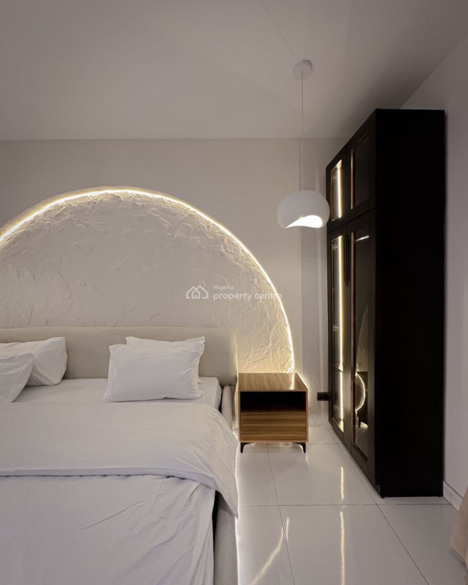 Spacious Stunning 3 Bedroom Apartment in a Secured Estate, Lekki, Lagos, House Short Let