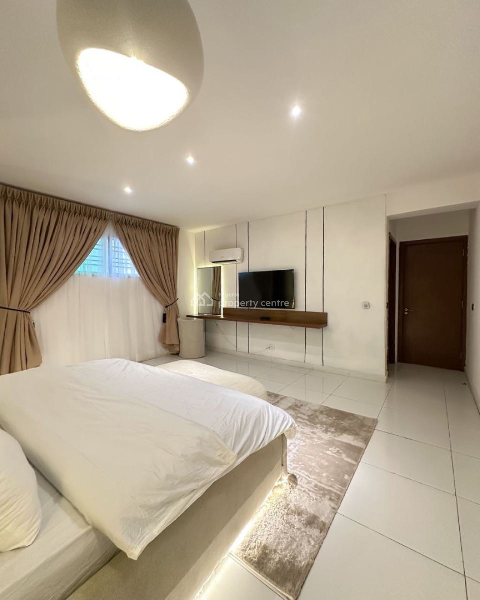 Spacious Stunning 3 Bedroom Apartment in a Secured Estate, Lekki, Lagos, House Short Let