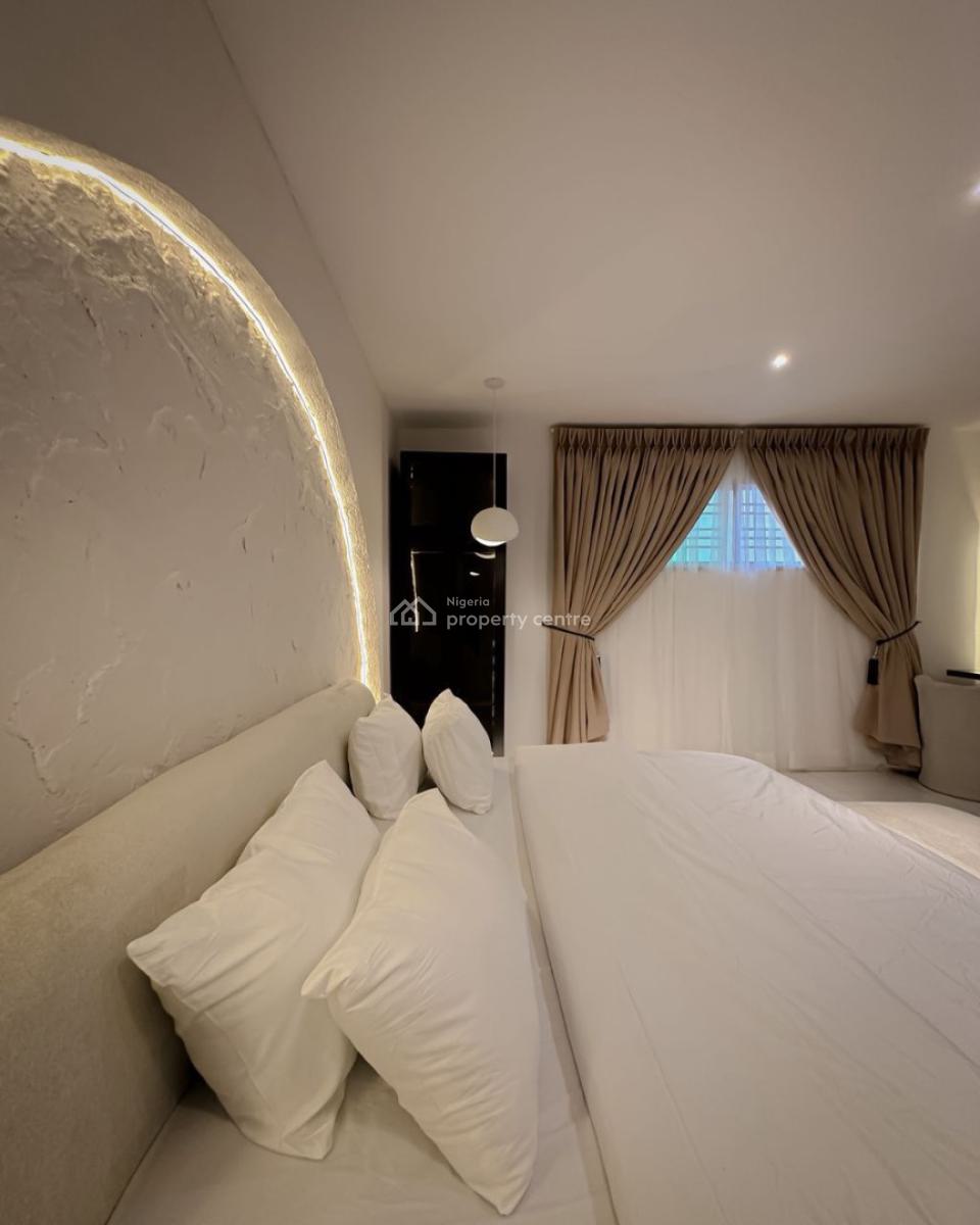 Spacious Stunning 3 Bedroom Apartment in a Secured Estate, Lekki, Lagos, House Short Let