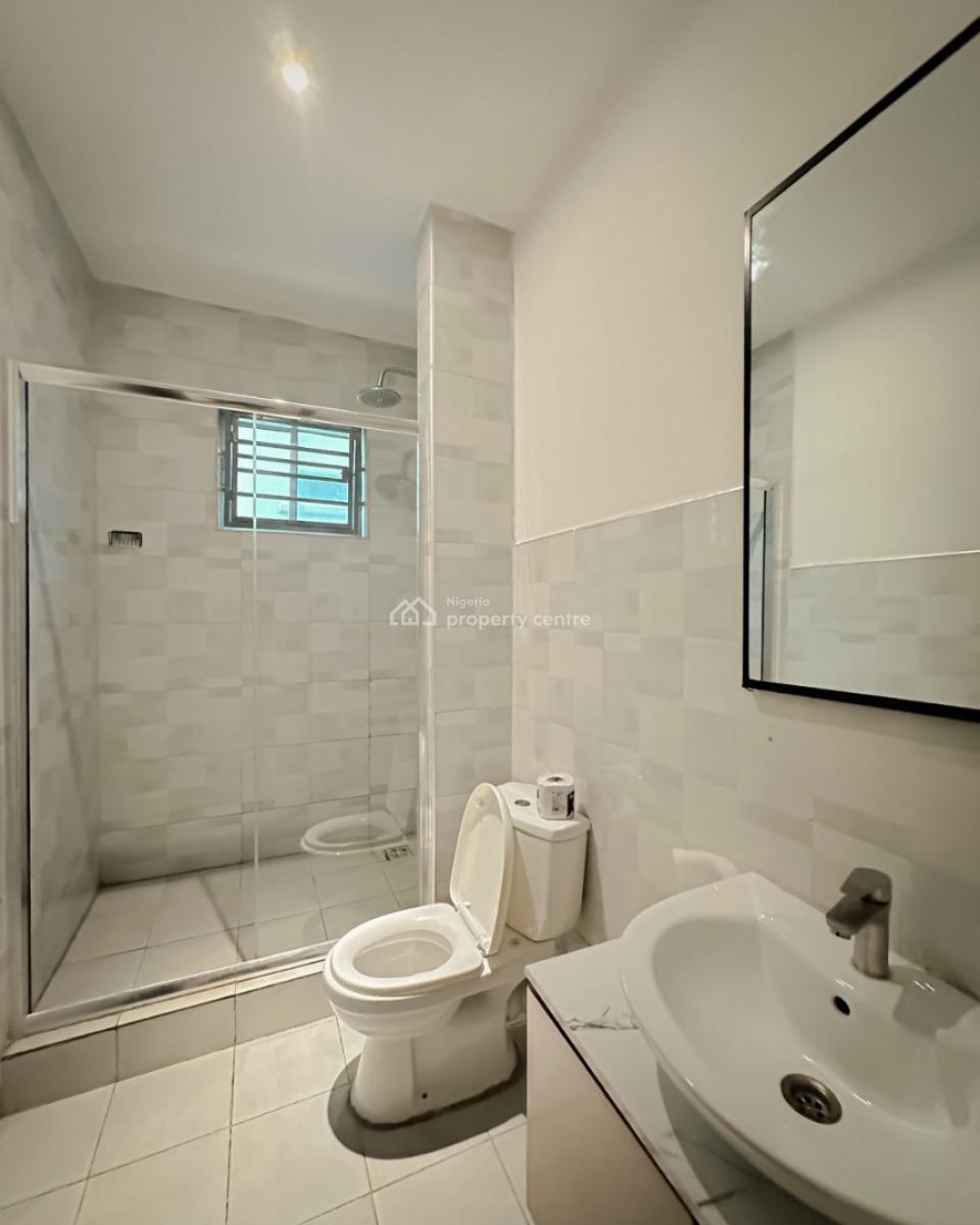 Spacious Stunning 3 Bedroom Apartment in a Secured Estate, Lekki, Lagos, House Short Let