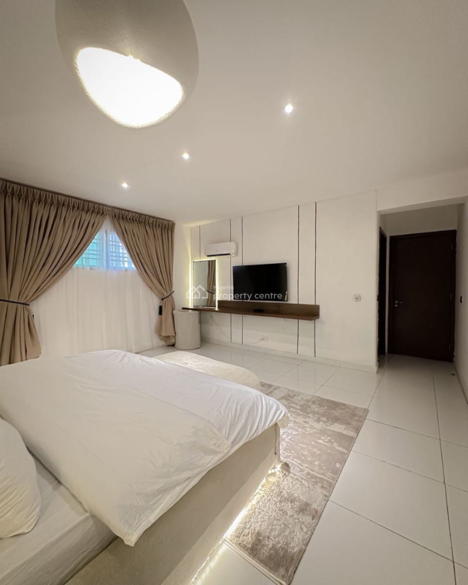 Spacious Stunning 3 Bedroom Apartment in a Secured Estate, Lekki, Lagos, House Short Let