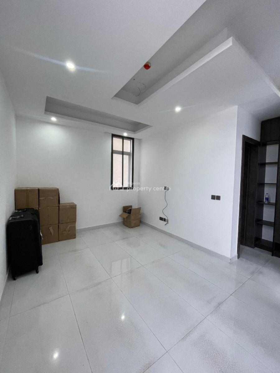 Well Built 2 Bedroom Apartment, Lekki Phase 1, Lekki, Lagos, Block of Flats for Sale