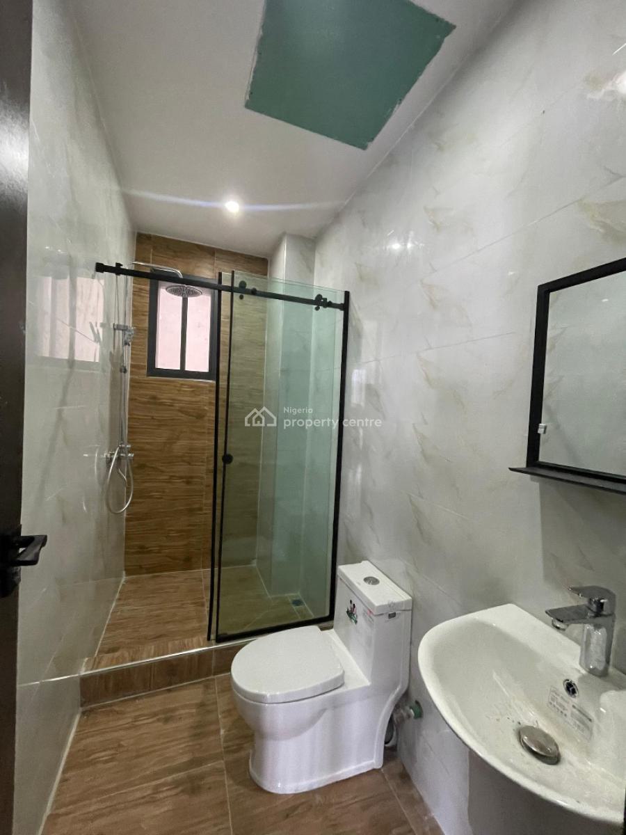 Well Built 2 Bedroom Apartment, Lekki Phase 1, Lekki, Lagos, Block of Flats for Sale