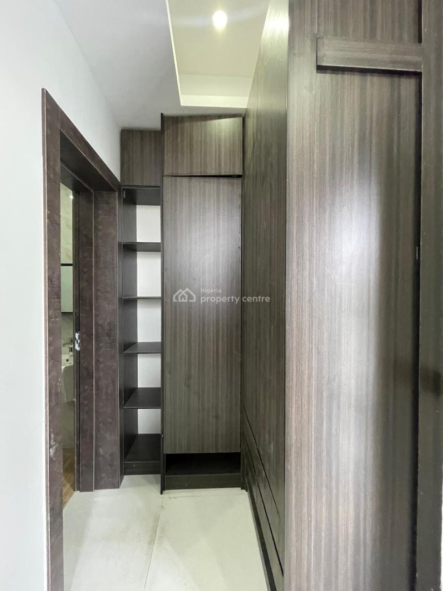 Well Built 2 Bedroom Apartment, Lekki Phase 1, Lekki, Lagos, Block of Flats for Sale