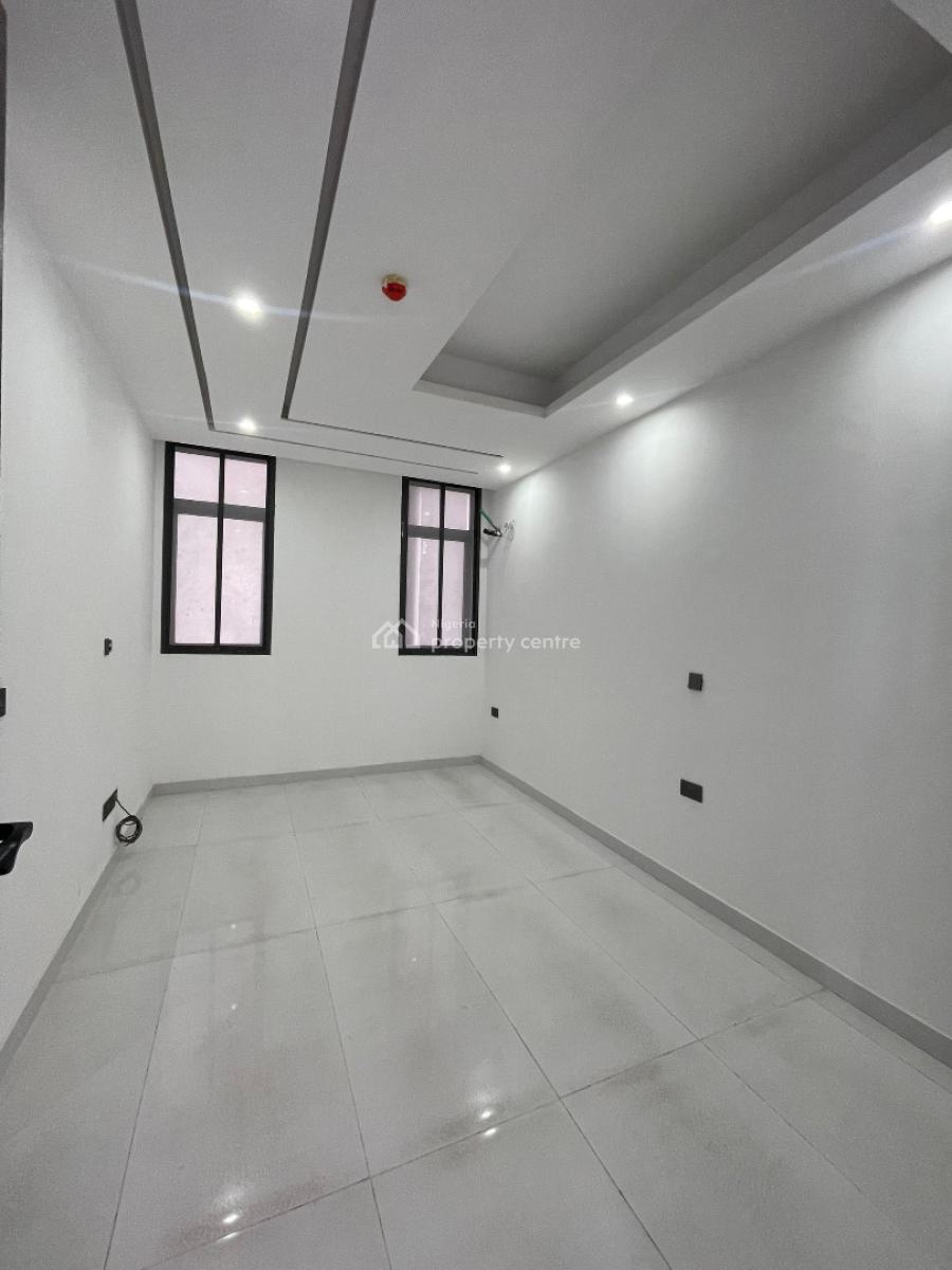 Well Built 2 Bedroom Apartment, Lekki Phase 1, Lekki, Lagos, Block of Flats for Sale