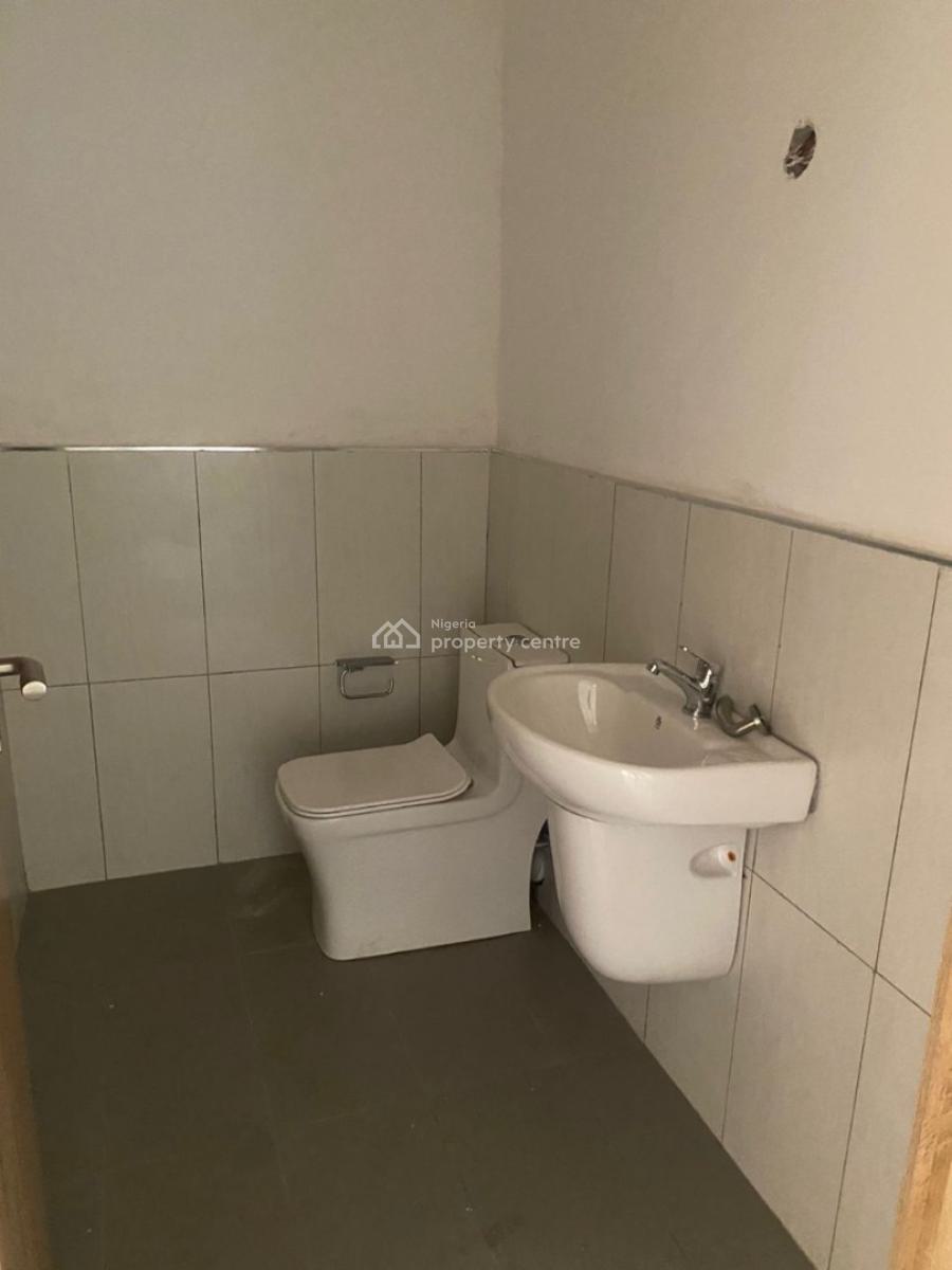New and Serviced with 24/7 Power Supply 3 Bedroom En-suite Flat with F, Lekki Phase 1, Lekki, Lagos, Flat / Apartment for Rent