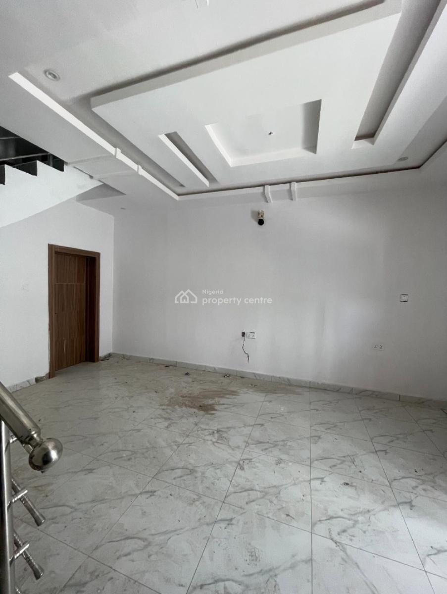 Exquisite 2 Bedroom Apartment, Ologolo, Ologolo, Lekki, Lagos, Flat / Apartment for Rent