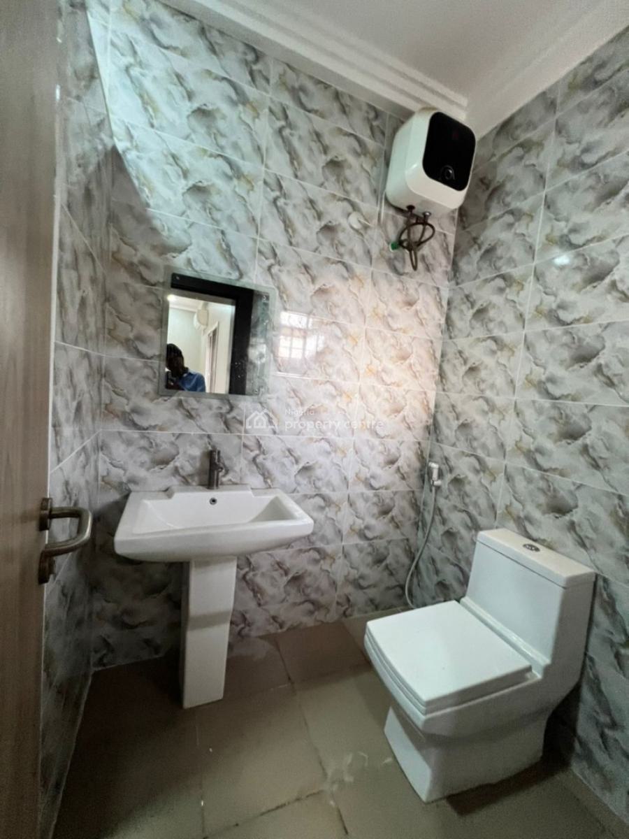 3bedroom Apartment, Airport Road, Lugbe District, Abuja, Flat / Apartment for Sale