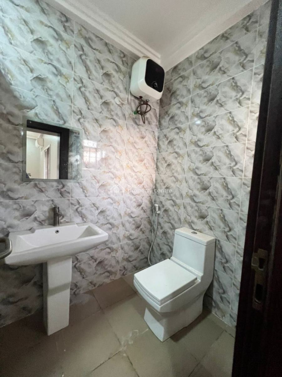 3bedroom Apartment, Airport Road, Lugbe District, Abuja, Flat / Apartment for Sale