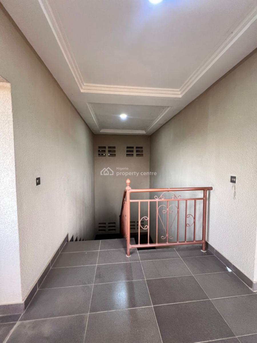 3bedroom Apartment, Airport Road, Lugbe District, Abuja, Flat / Apartment for Sale