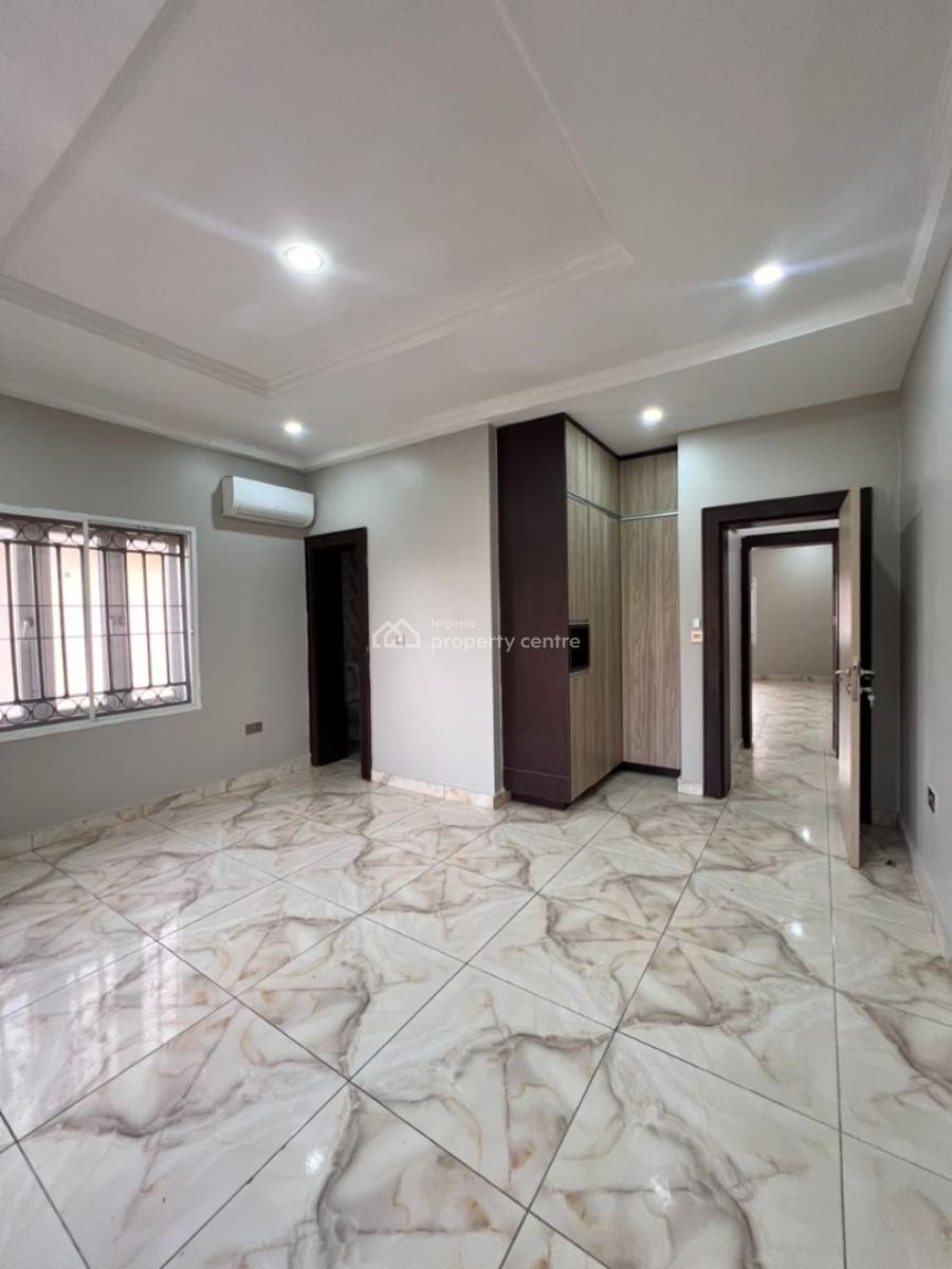 3bedroom Apartment, Airport Road, Lugbe District, Abuja, Flat / Apartment for Sale
