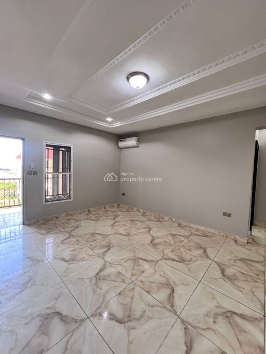 3bedroom Apartment, Airport Road, Lugbe District, Abuja, Flat / Apartment for Sale