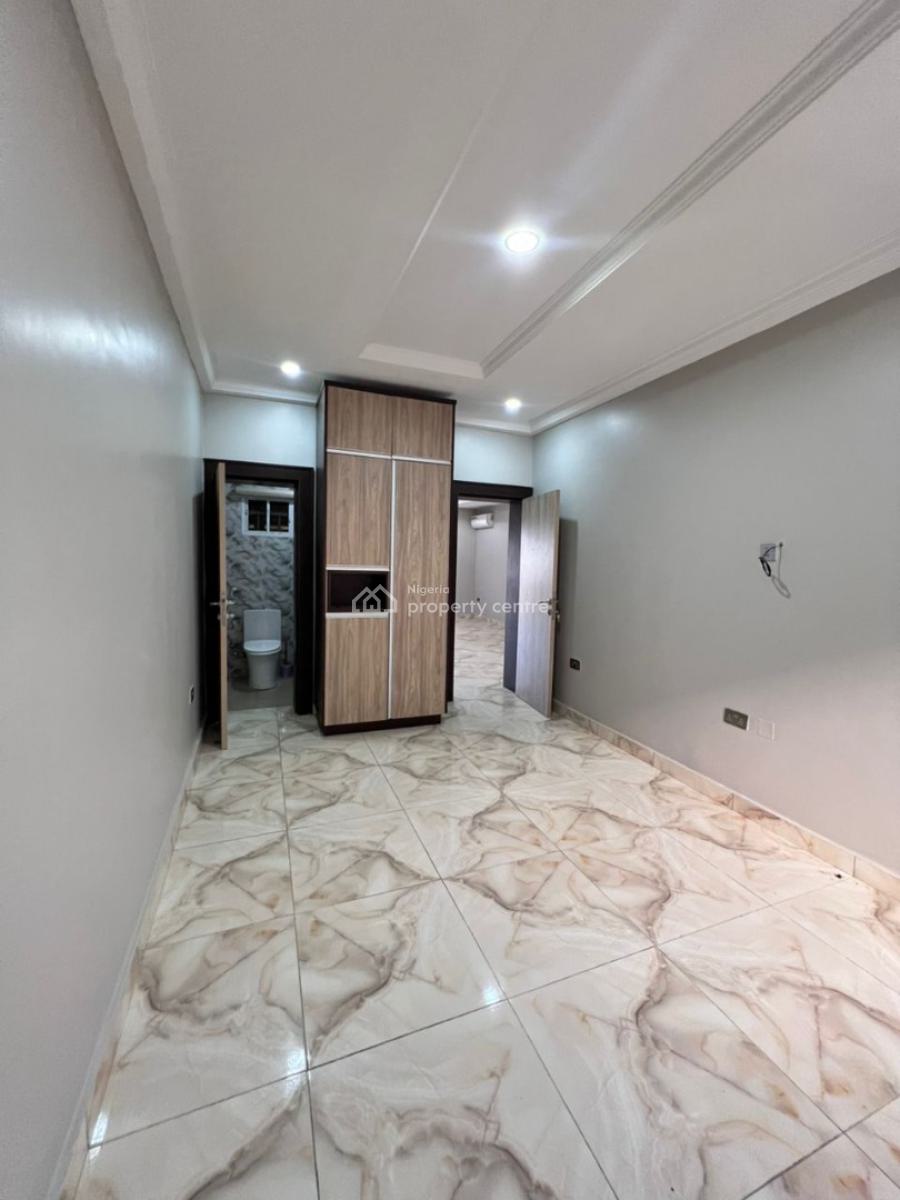 3bedroom Apartment, Airport Road, Lugbe District, Abuja, Flat / Apartment for Sale