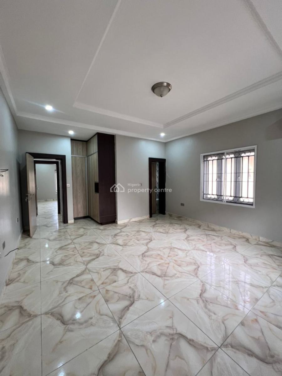 3bedroom Apartment, Airport Road, Lugbe District, Abuja, Flat / Apartment for Sale