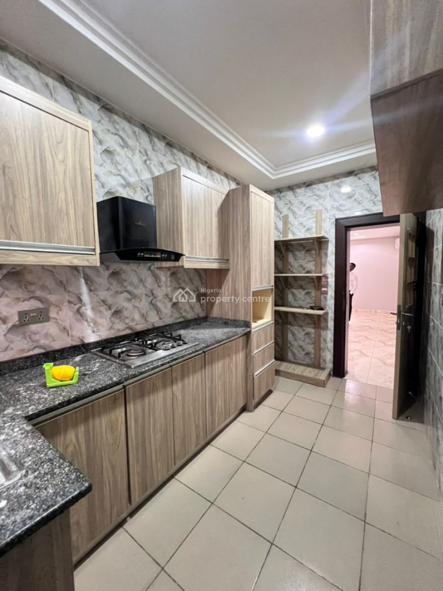 3bedroom Apartment, Airport Road, Lugbe District, Abuja, Flat / Apartment for Sale