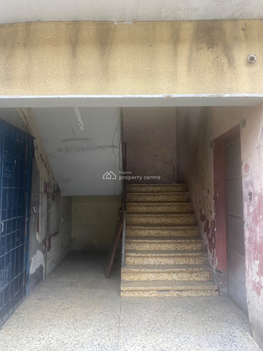 Nice and Renovate Able  5 Nos of 2 Bedroom Flats, Adisa Bashua Street, Adelabu, Surulere, Lagos, House for Sale