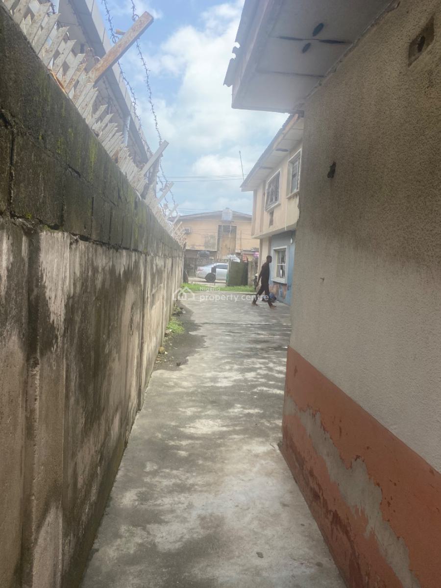 Nice and Renovate Able  5 Nos of 2 Bedroom Flats, Adisa Bashua Street, Adelabu, Surulere, Lagos, House for Sale