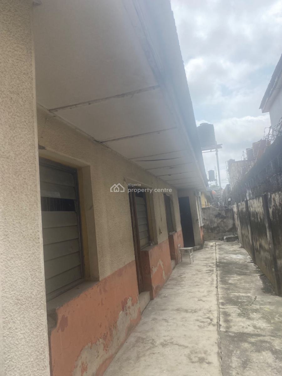 Nice and Renovate Able  5 Nos of 2 Bedroom Flats, Adisa Bashua Street, Adelabu, Surulere, Lagos, House for Sale