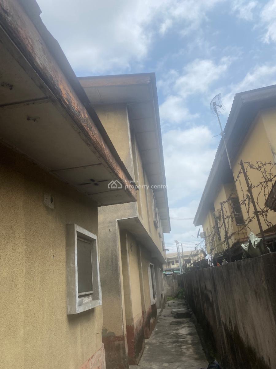 Nice and Renovate Able  5 Nos of 2 Bedroom Flats, Adisa Bashua Street, Adelabu, Surulere, Lagos, House for Sale