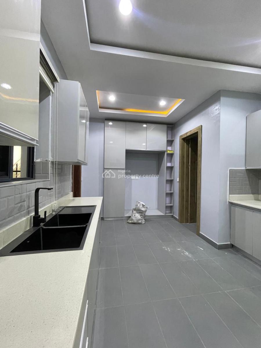Luxury 4 Bedrooms Maisonette with Bq, Lekki Phase 1, Lekki, Lagos, Flat / Apartment for Sale