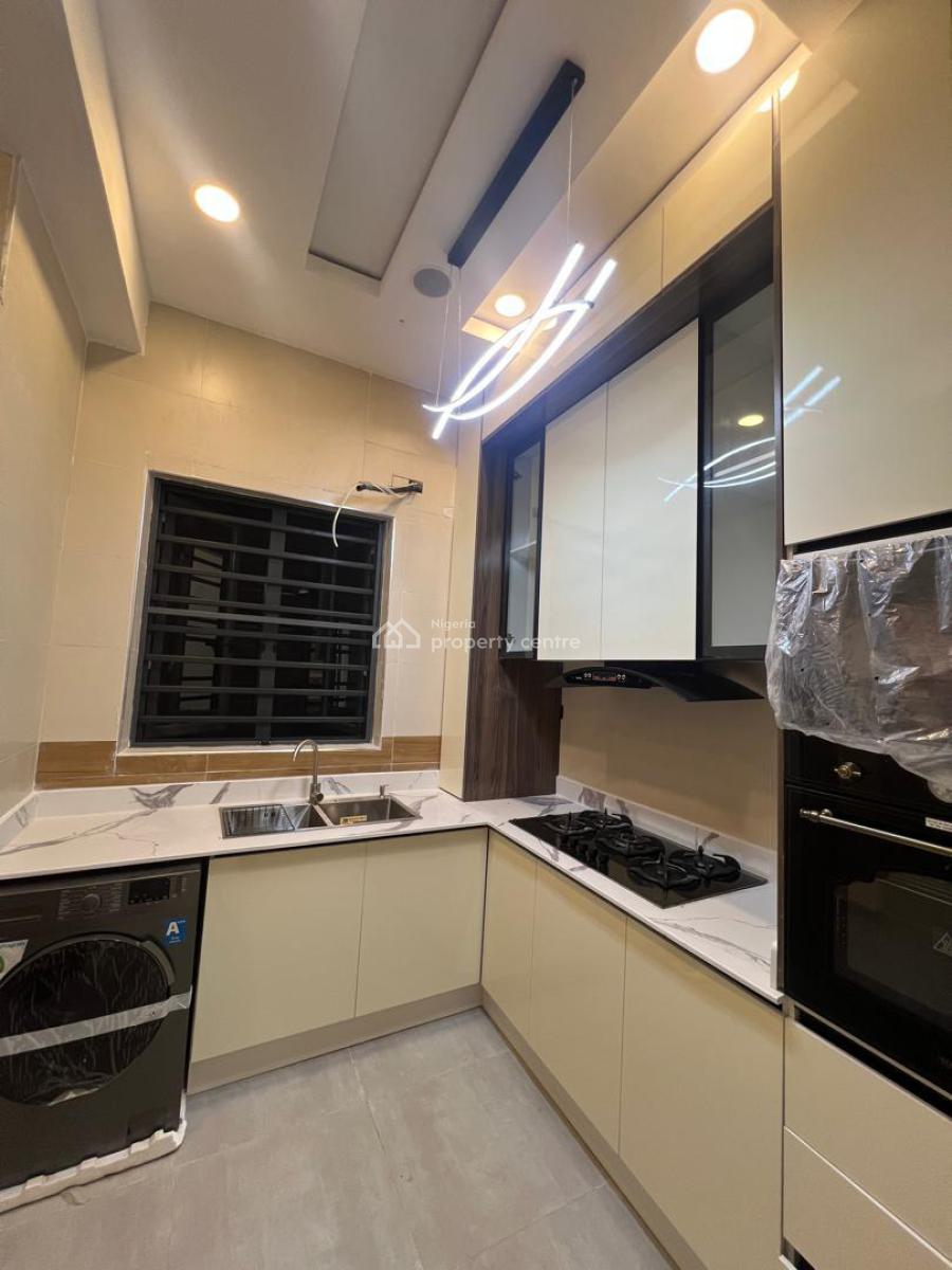 Newly Built 3 Bedroom Apartments with Fitted Kitchen, En-suite Bedroom, Lekki Phase 1, Lekki, Lagos, Flat / Apartment for Rent