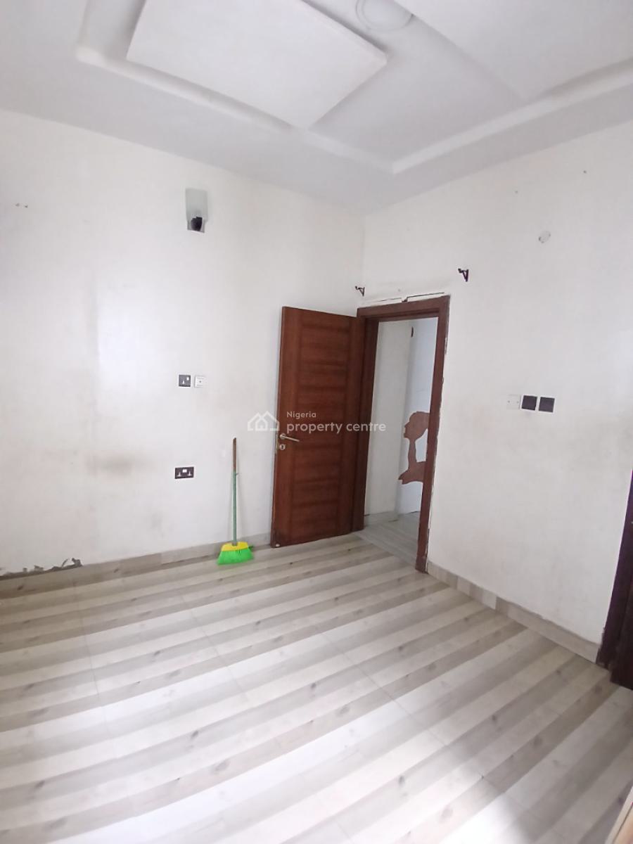 a Standard Room in a Shared Apartment, Osapa, Lekki, Lagos, Flat / Apartment for Rent