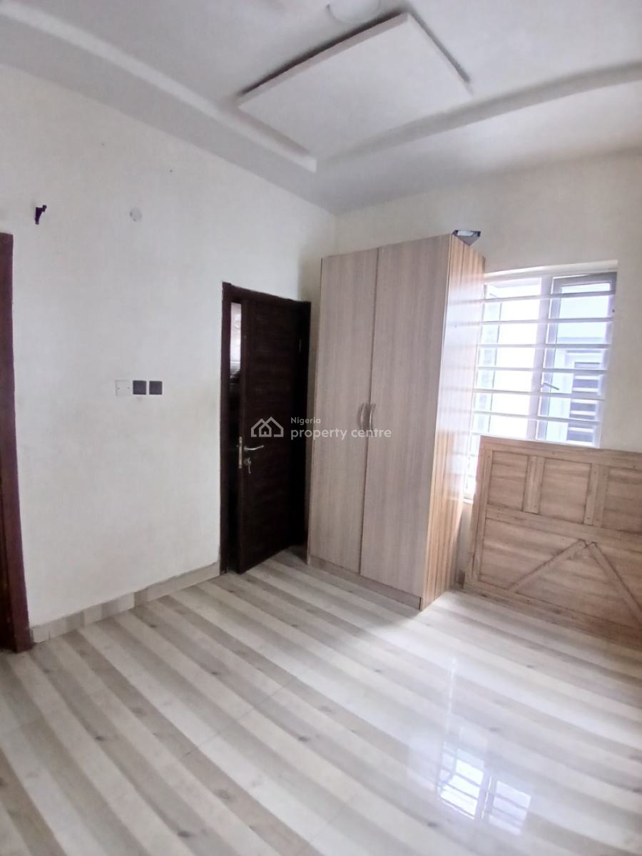 a Standard Room in a Shared Apartment, Osapa, Lekki, Lagos, Flat / Apartment for Rent