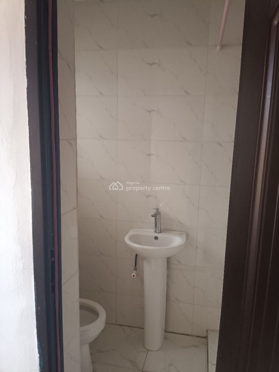 Spacious 2 Bedroom Ensuite, Kayfarm Estate, Obawole, Ogba, Ikeja, Lagos, Flat / Apartment for Sale