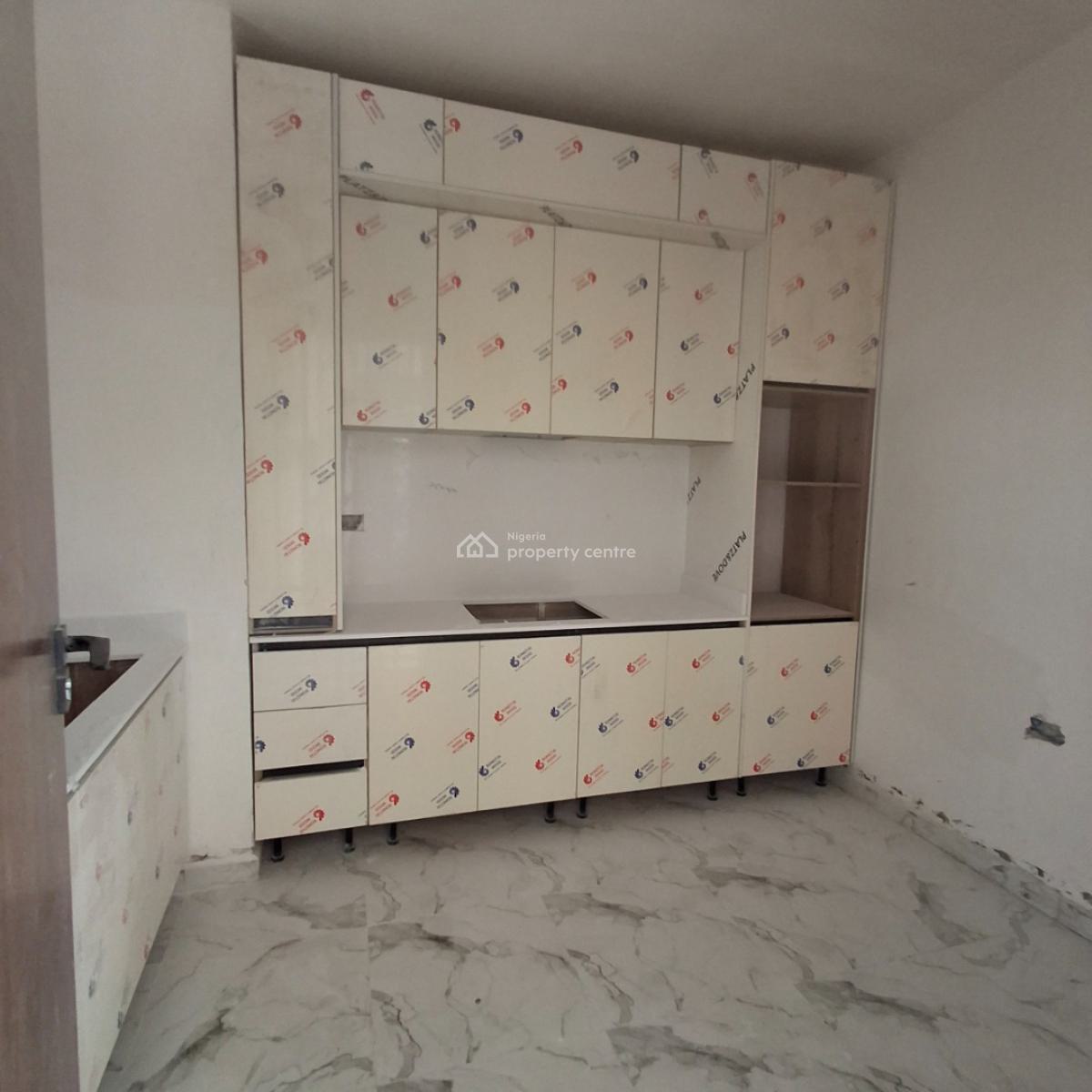 Two Bedroom Apartment, Lafiaji, Lekki, Lagos, Flat / Apartment for Sale